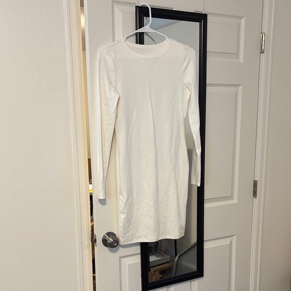 Elegant White Long Sleeve Dress